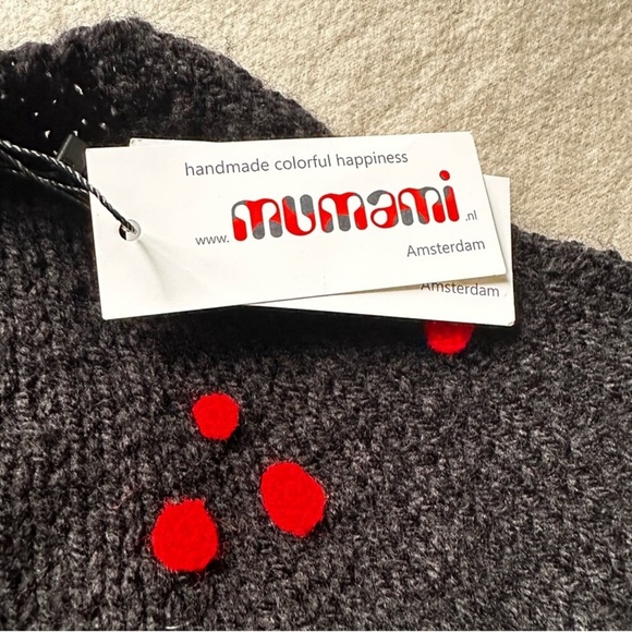 Black and Red Cape with Striking Design - Picture 7 of 7